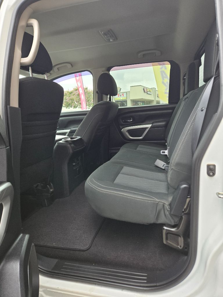2017 Nissan Titan XD SV - Photo 6
